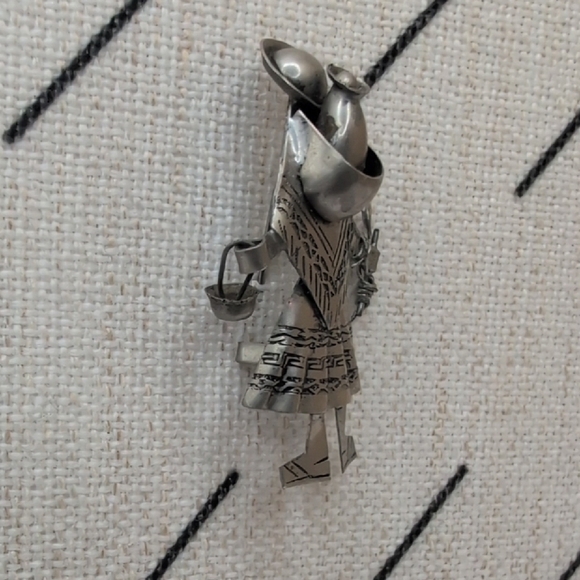 Artistic Silver Figure Brooch - Picture 2 of 5